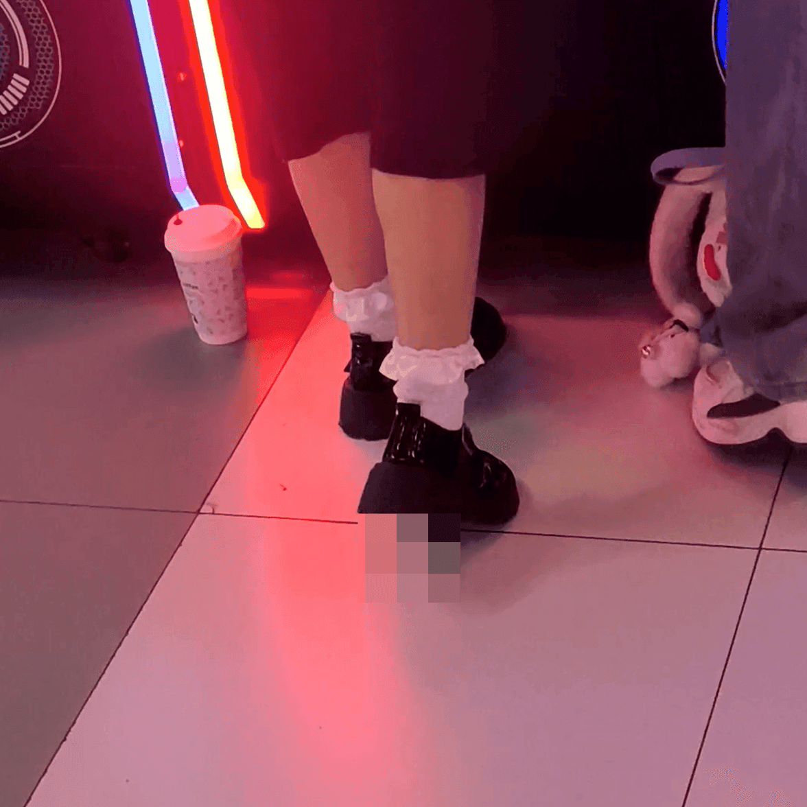 Game arcade basketball machine lady in Crocs candid crush and stuck to soles + White-socked leather shoes candid crush